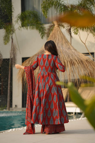 Graceful Maroon Ethnic Set With Blue Leaf Block Print